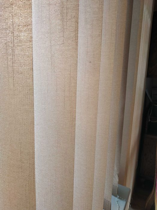 Żaluzje pionowe brązowe na wąskie okno w bardzo dobrym stanie