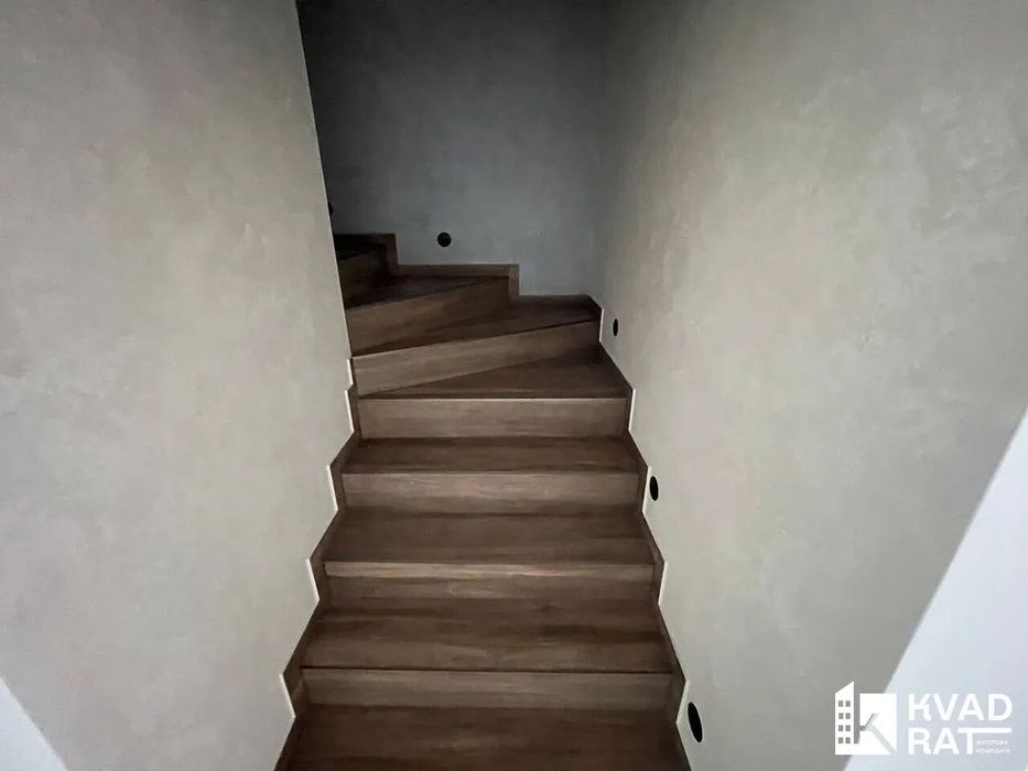 Таунхаус з готовим ремонтом у комфортному районі с. Крихівці