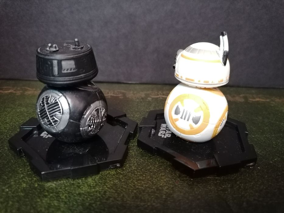 2 figuras de ação da Star Wars, robôs Bb-9e e Bb-8
