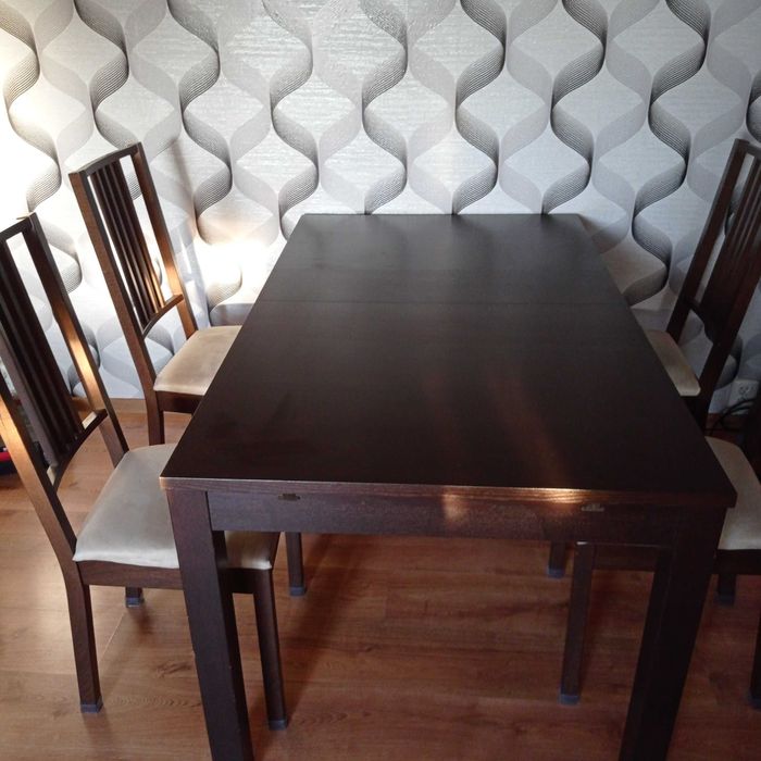 Sprzedam stół  rozkładany + 4 krzesła