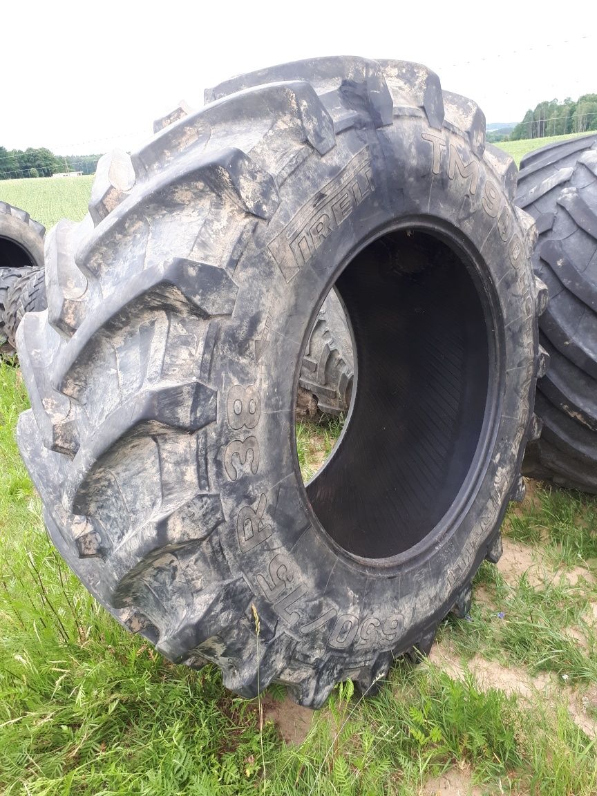 Opona 99% bieżnika 650/75 R - 38 Pirelli TM900 zdrowa