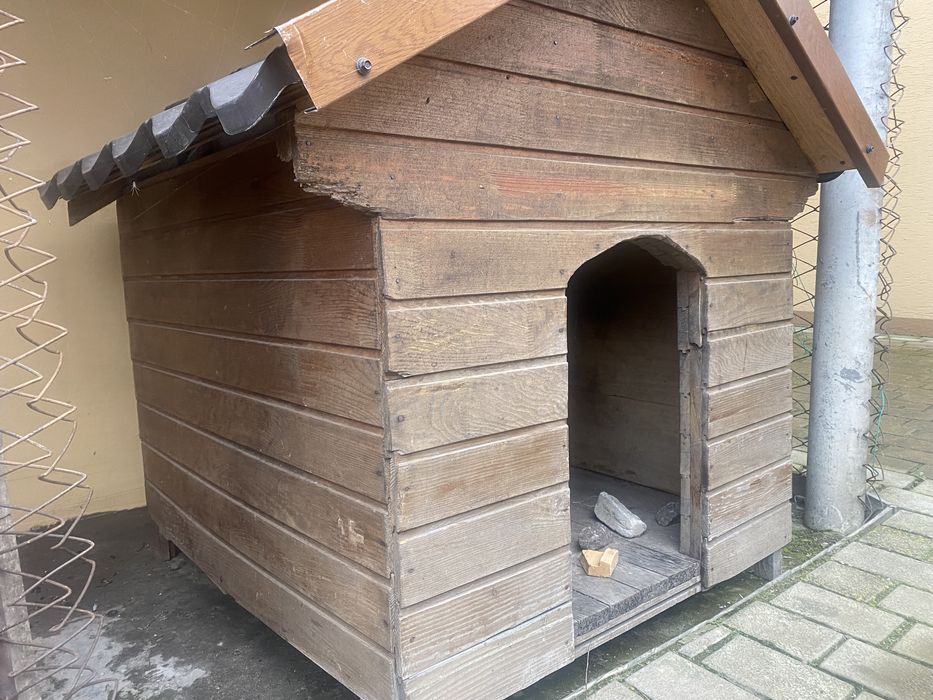 Продам собачу будку