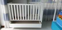 Cama de bebé com colchão