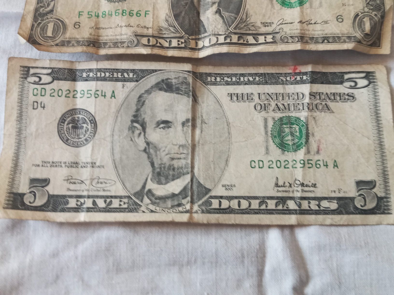 Долари американські 1 і 5