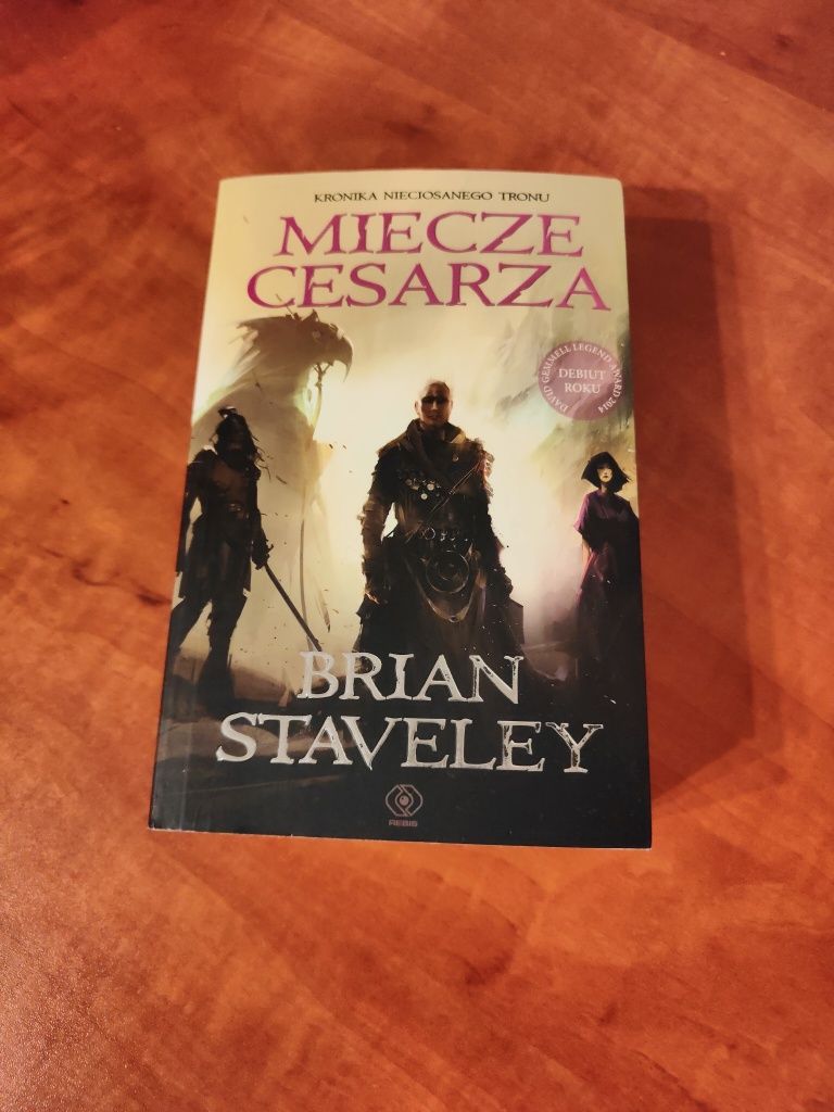 Brian Staveley. Kronika nieciosanego tronu. Miecze cesarza.