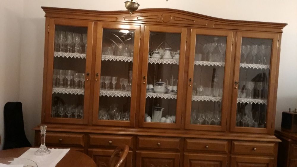 Móvel de Sala em Nogueira