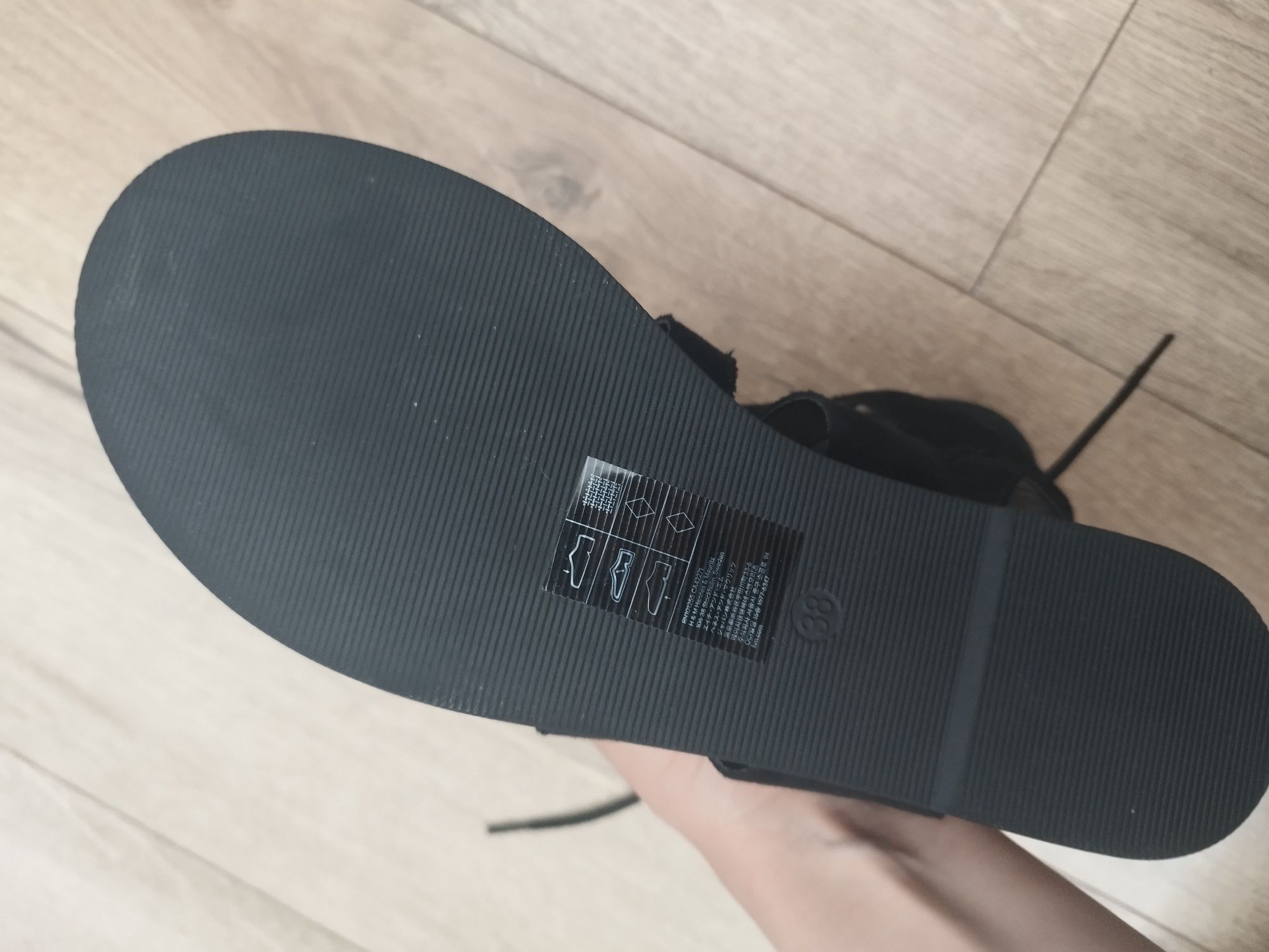 Nowe sandałki HM rozmiar 38