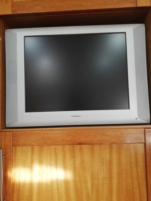 Grande Oportunidade Televisão Crown de 20" LCD