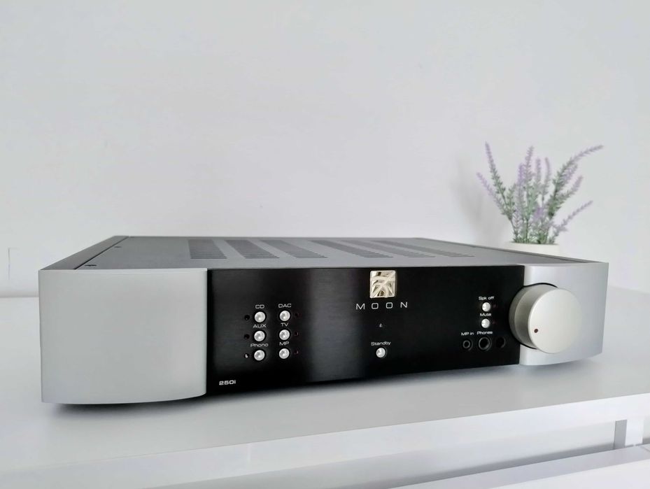 Wzmacniacz Moon 250i v2. Stan idealny. 2025 rok.