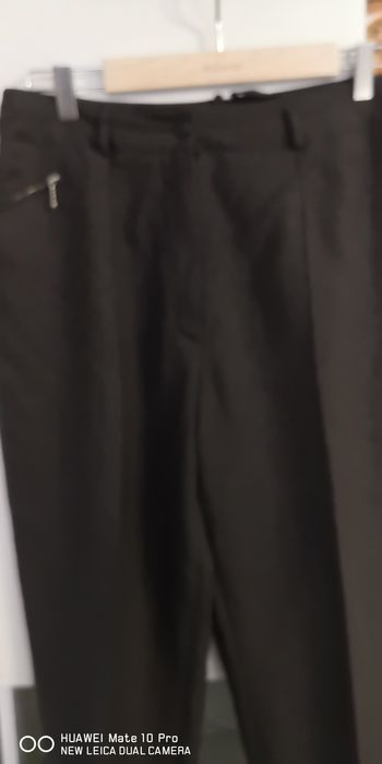 Spodnie ciemny szary.