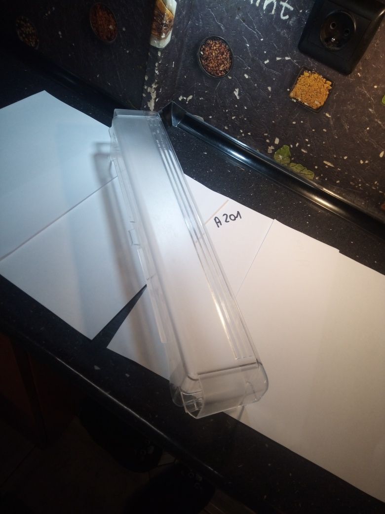 szuflady półki balkoniki lodowki SHARP z numerami
