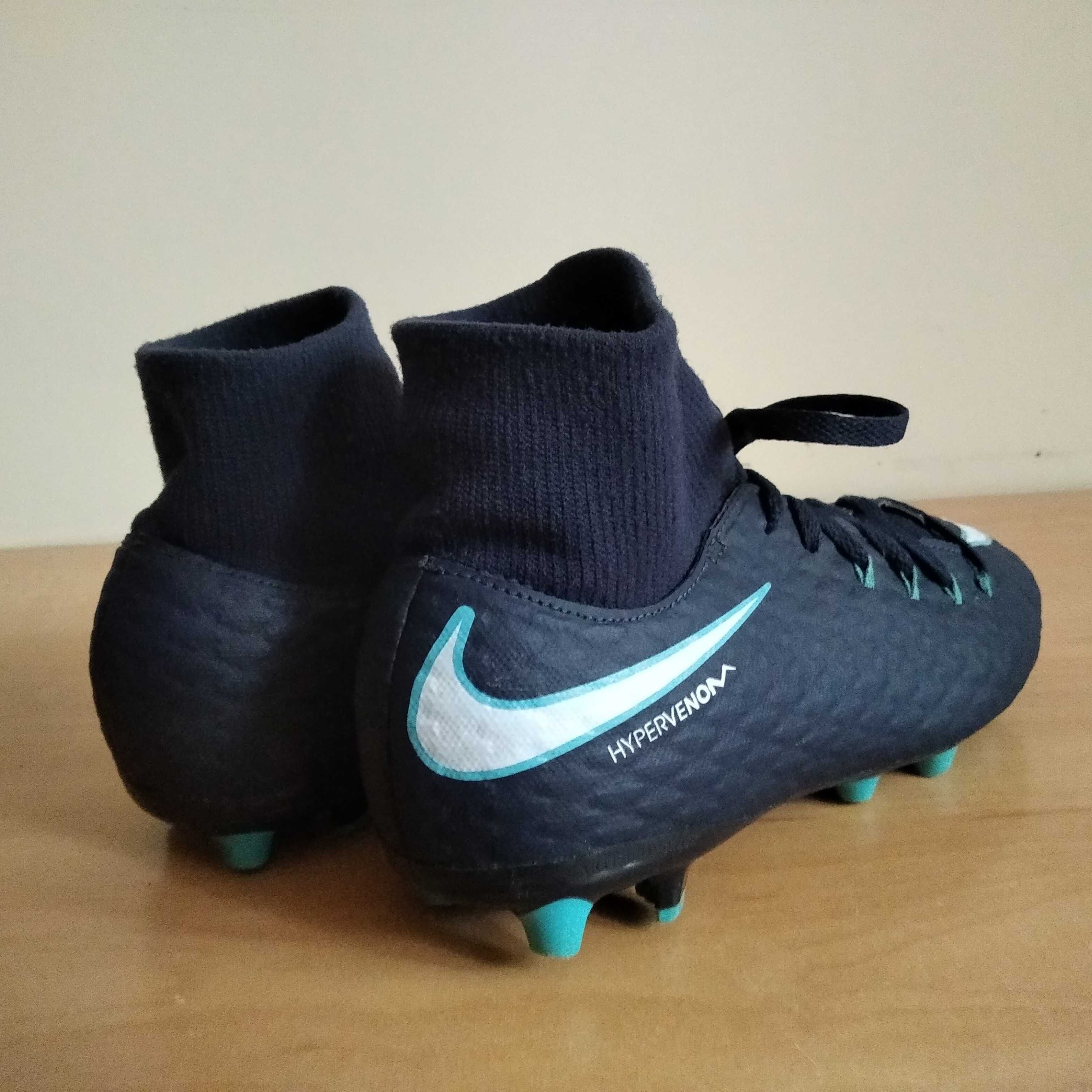 Buty piłkarskie Nike Hypervenom Phelon 3 DF roz.eu-35