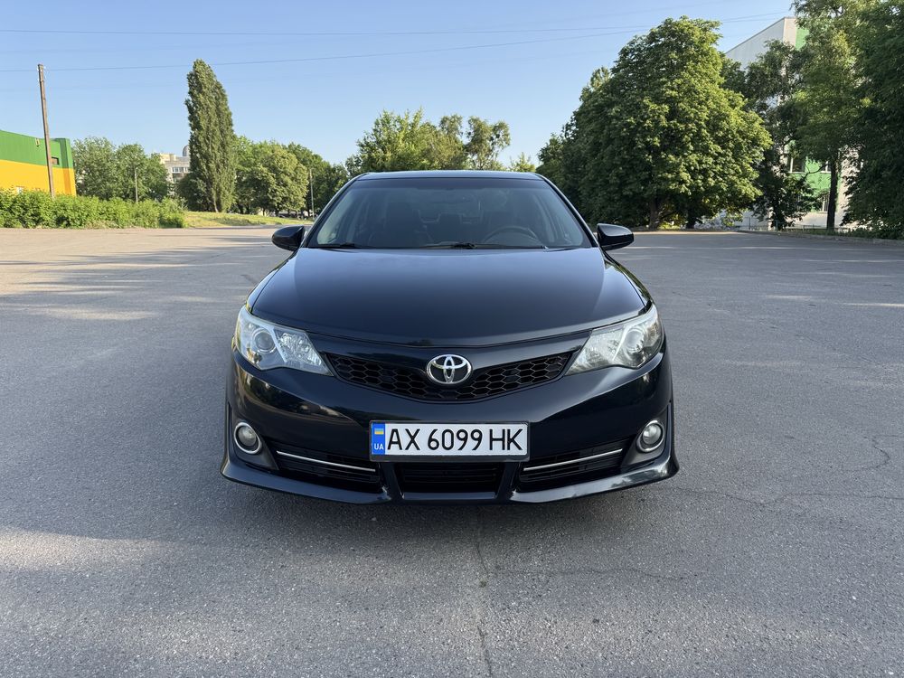 Продам TOYOTA Camry 2012 року