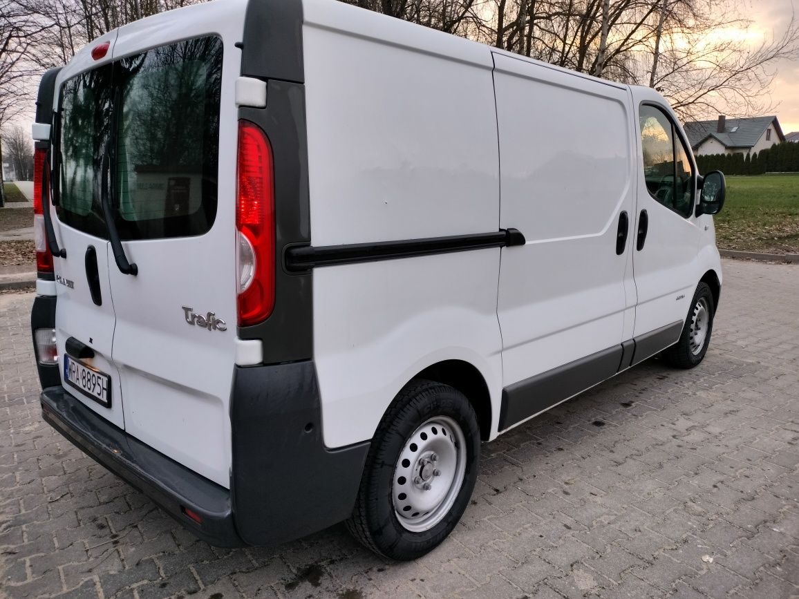 Renault Trafic 2.0 dCi, niski przebieg, zarejestrowany