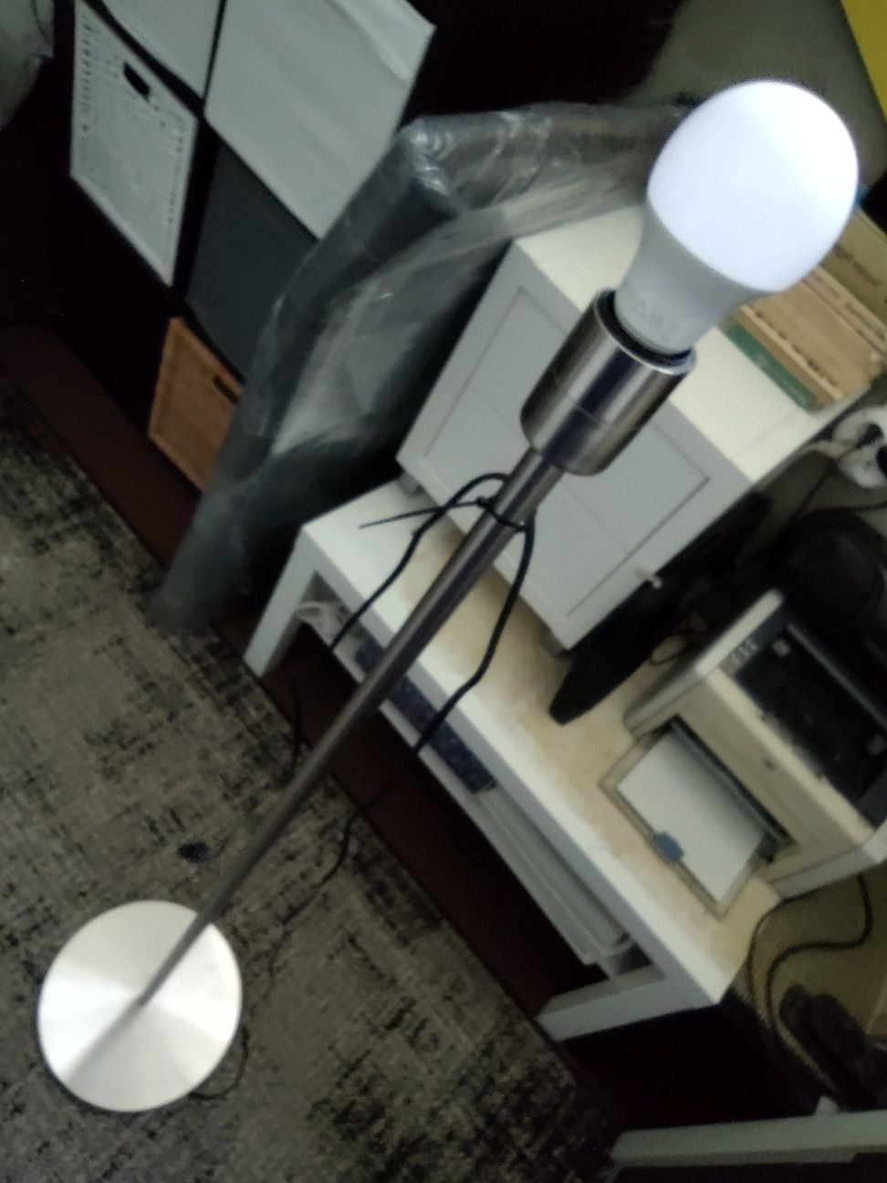 Lampa stojąca . Nowoczesny styl. Duży abażur