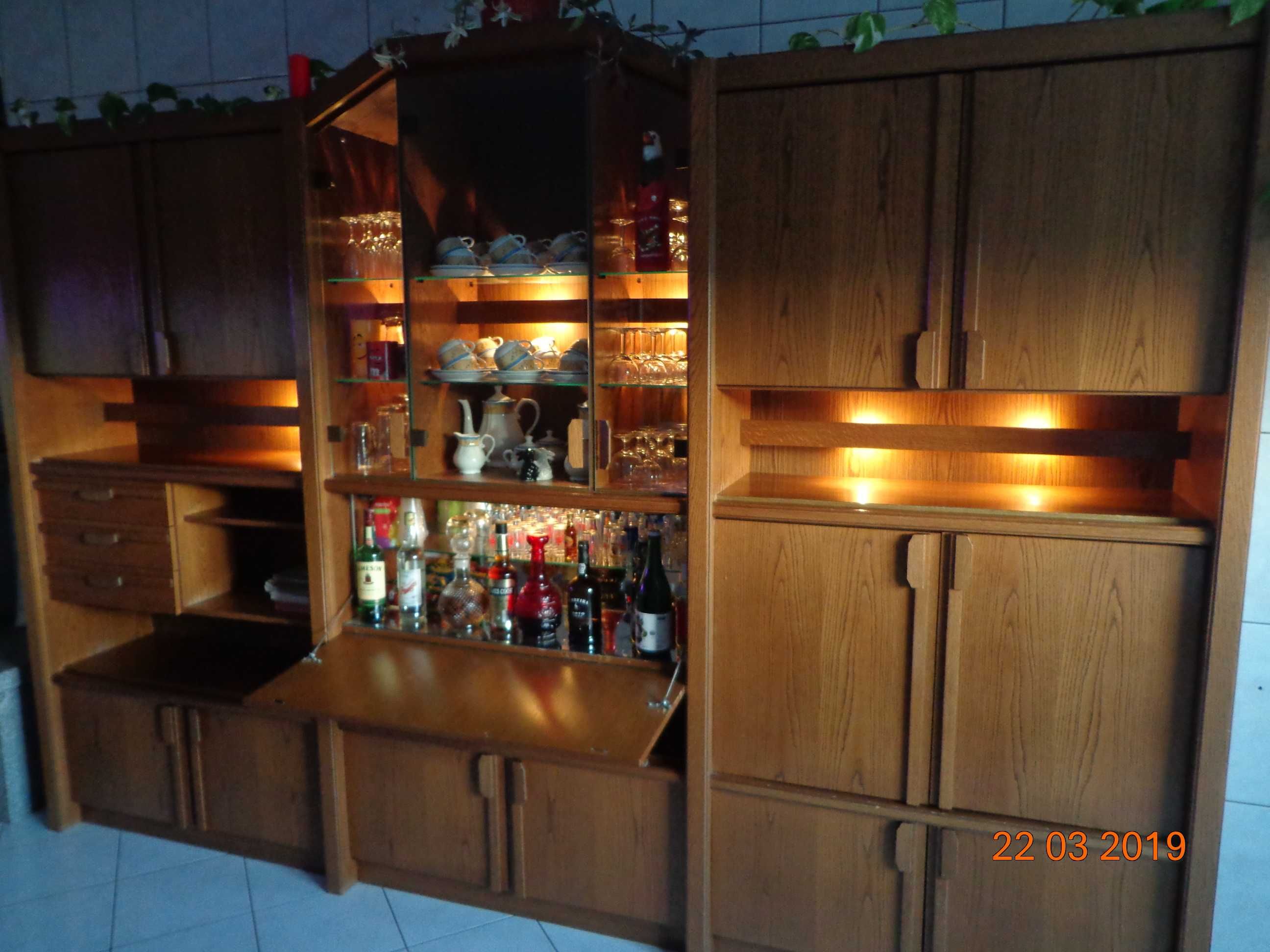 móvel de sala castanho
