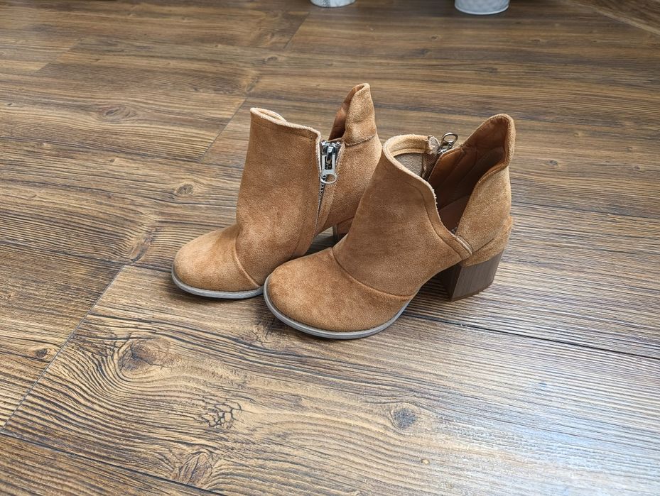 Buty zamszowe botki