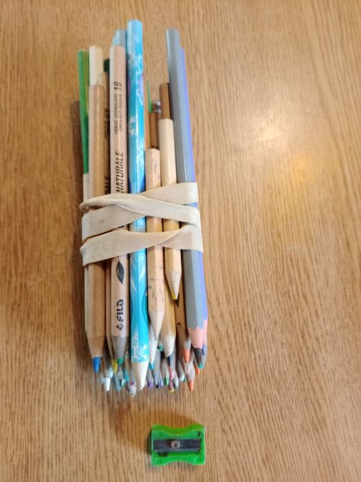 Lápis de cor e afiadeira