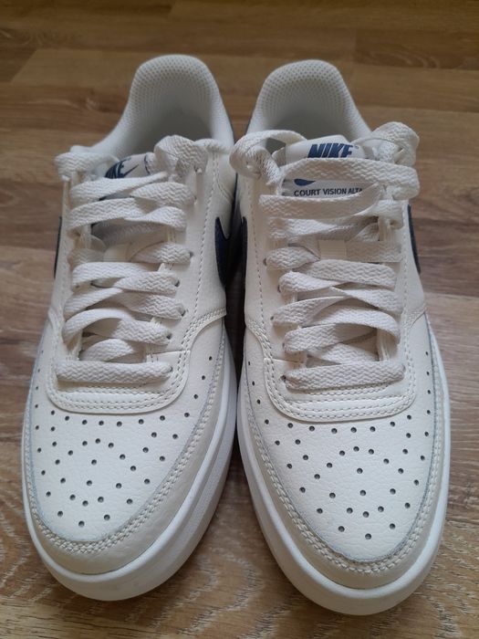 Кросівки фірми Nike нові розмір 36.5 може бути на 37.