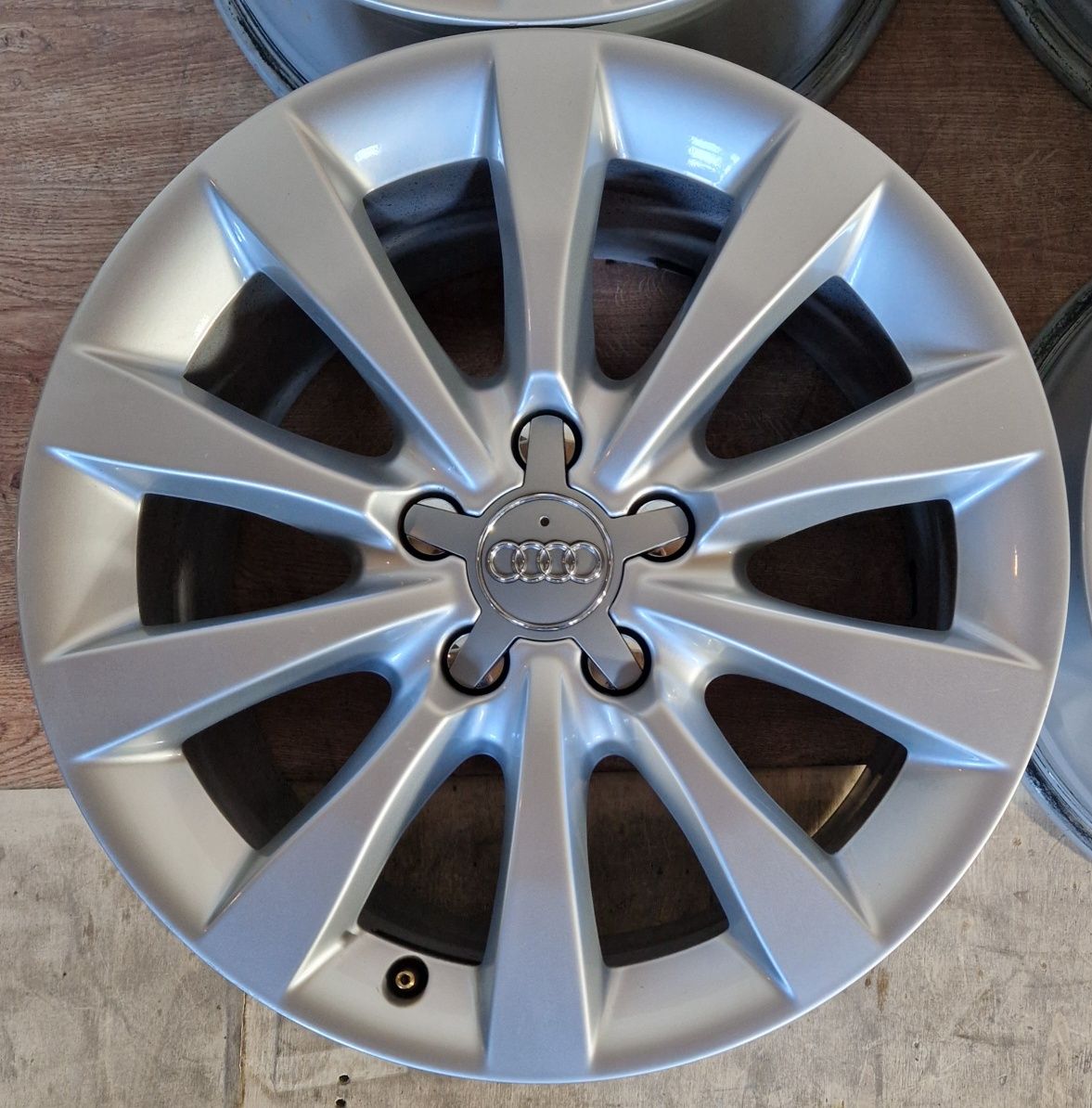 Audi R17 5x112 ET39 — A4 A6 Q3 Q5 Passat Golf Octavia Leon