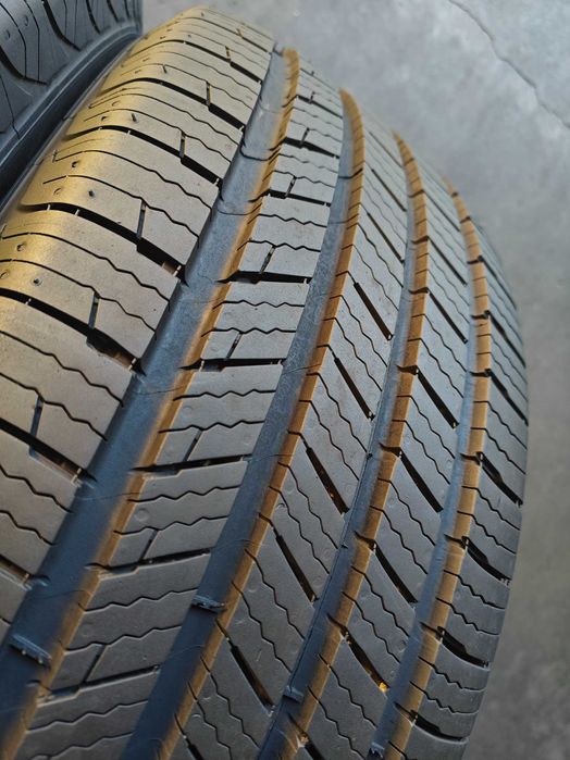 R17 235 55 шини всесезонні  Michelin Defender T+H made USA як нові
