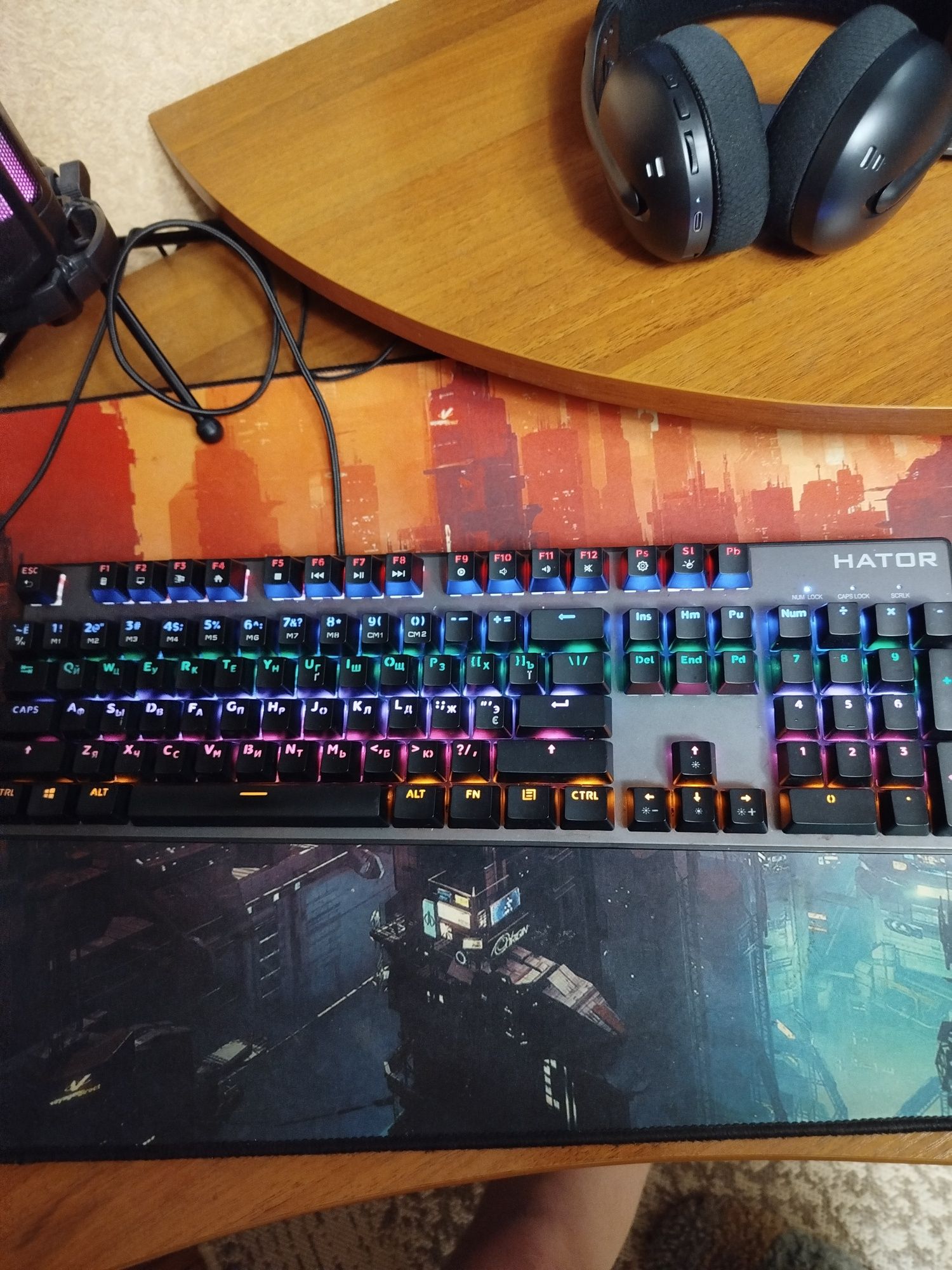 Продам клавіатуру Hator Starfall Rainbow Origin Red до комп'ютера