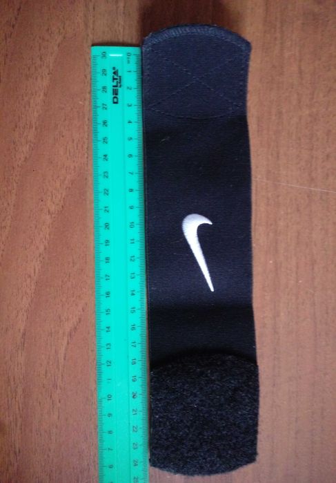 Nike резинка на липучці чорна для тренувань