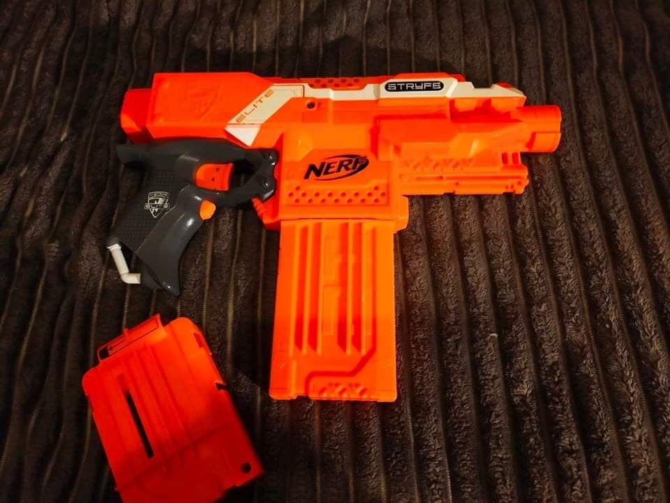 Pistolet Nerf stryfe 2 magazynki