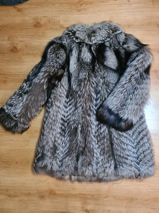 Eleganckie futro, srebrne lisy, lis 44 / 46, XXL / 3XL / 3XL