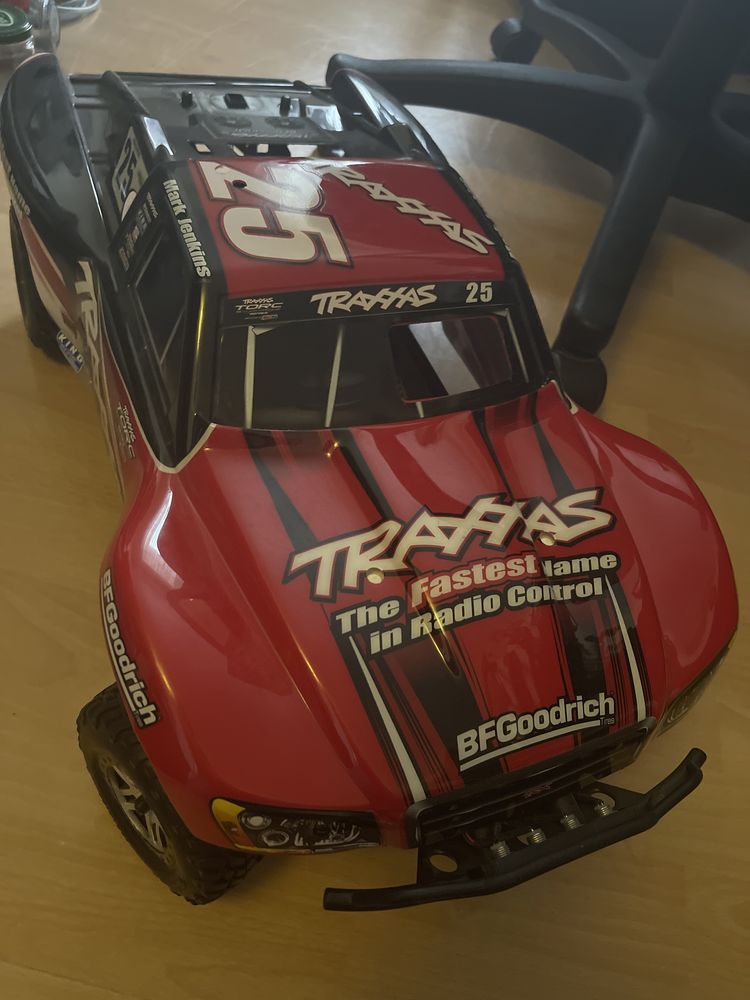 Traxxas Slayer na podwoziu Erevo 1/8