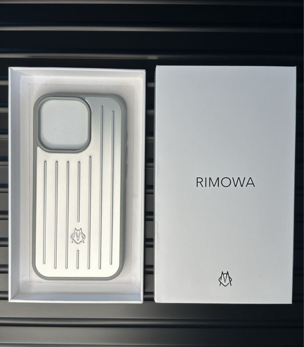 Чехол Rimowa на iPhone 16 pro max