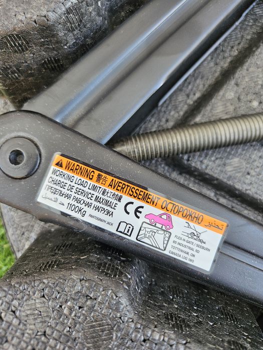 Оригінальний органайзер домкрат набір ключів Toyota Rav 4 XA50 19-25