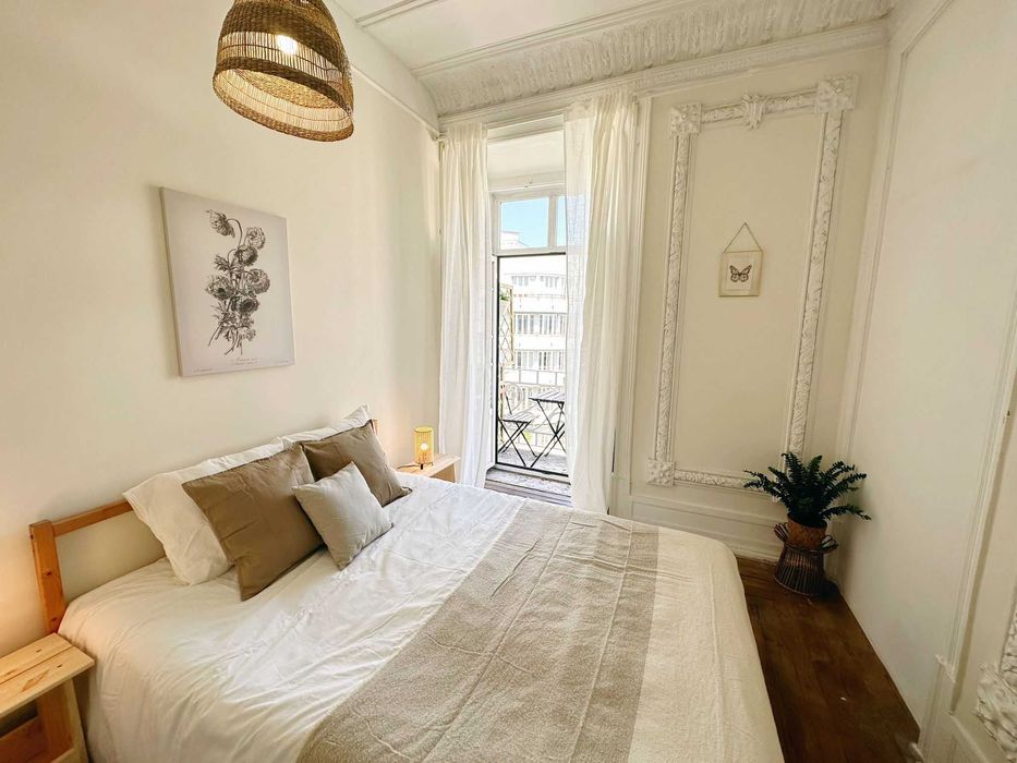 Quarto individual  Av 5 outubro sem caução entrada imediata