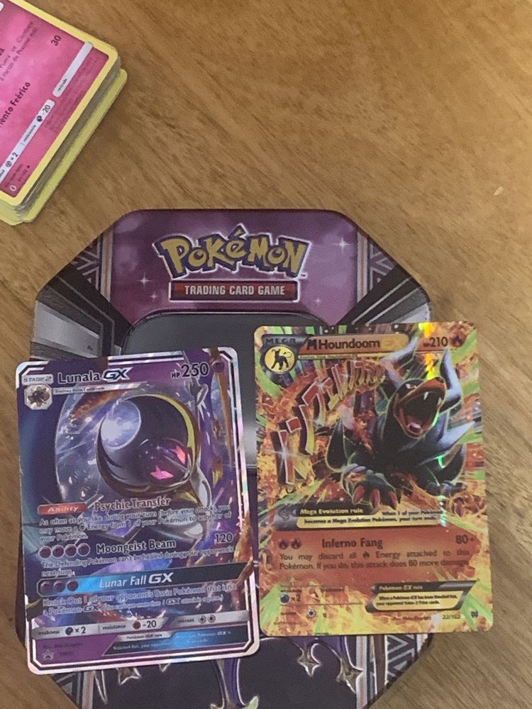 Caixa de cartas Pokémon Lunala