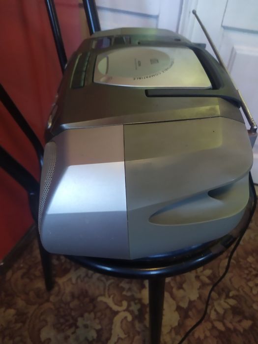 Магнитофон Phillips