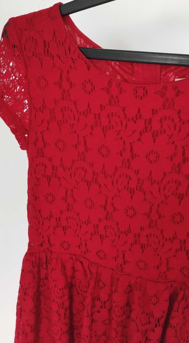 Czerwona koronkowa sukienka 140