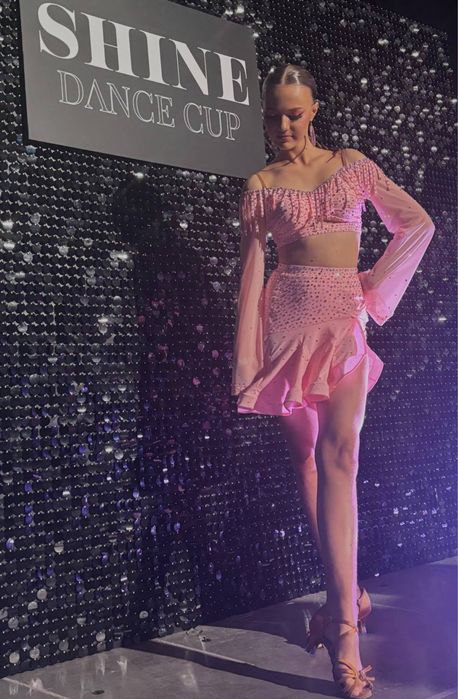 Яскрава сукня для латини