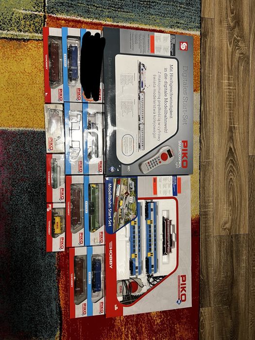 Zestaw Lokomotyw / wagonów Piko