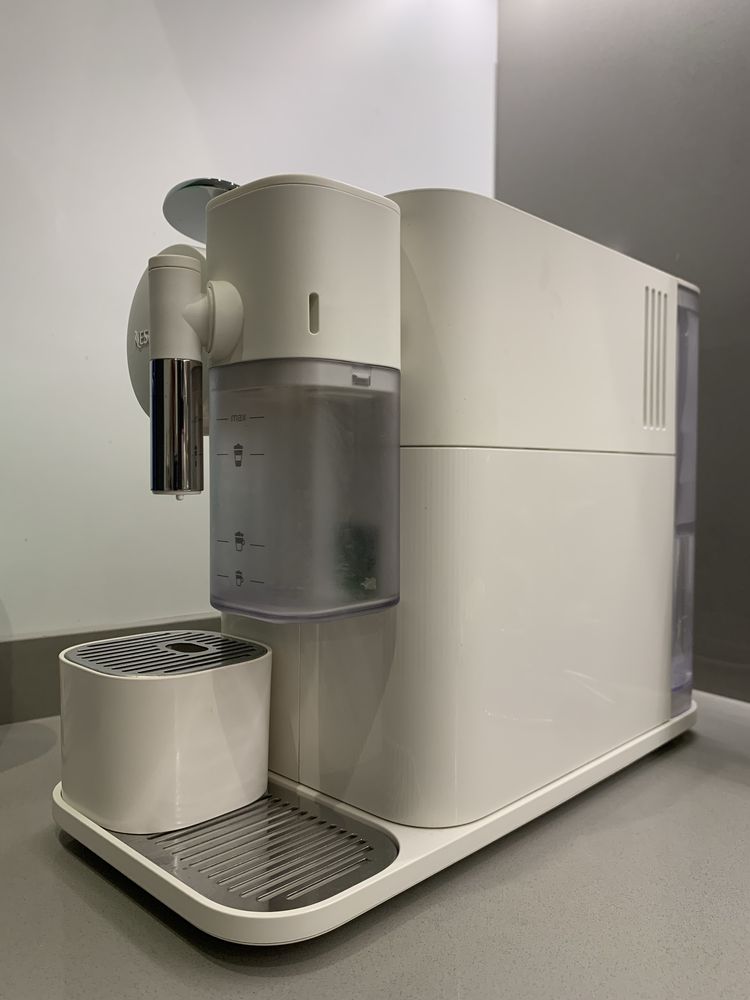 Maquina Nespresso Latissima One - Delonghi