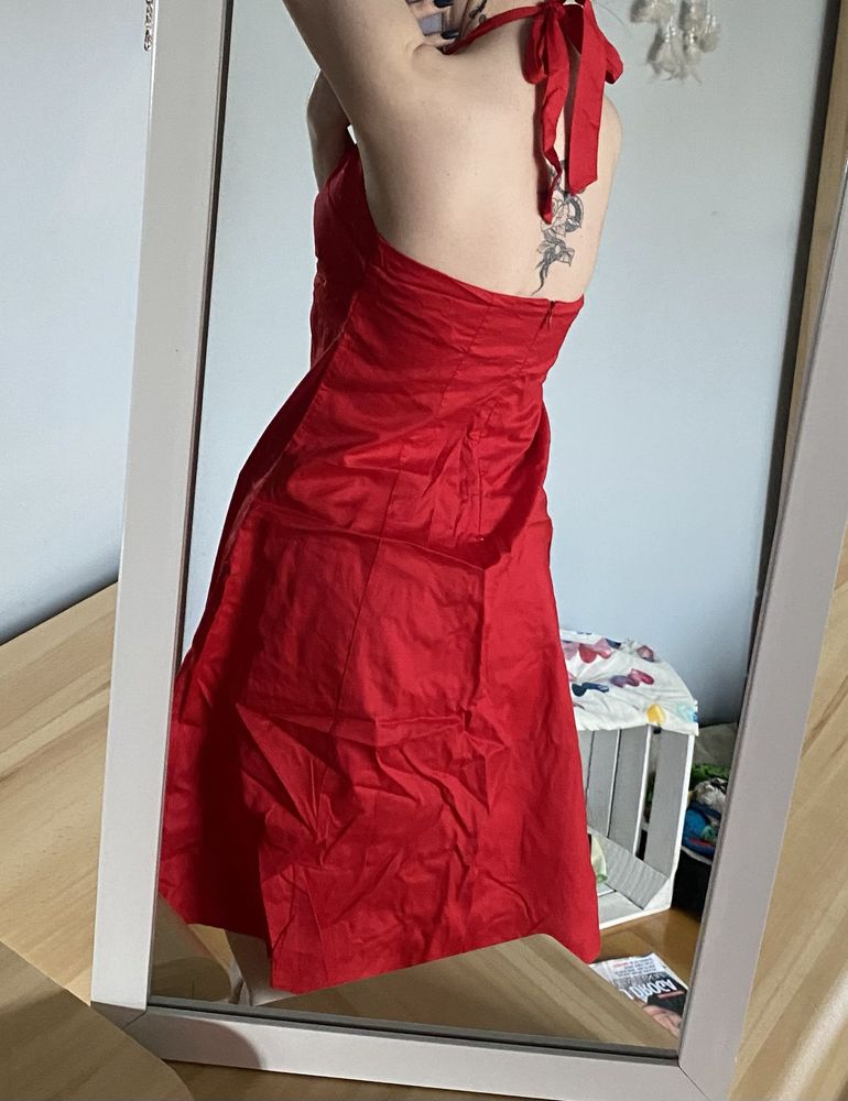 Czerwona sukienka vintage wiązana na szyję odkryte plecy midi