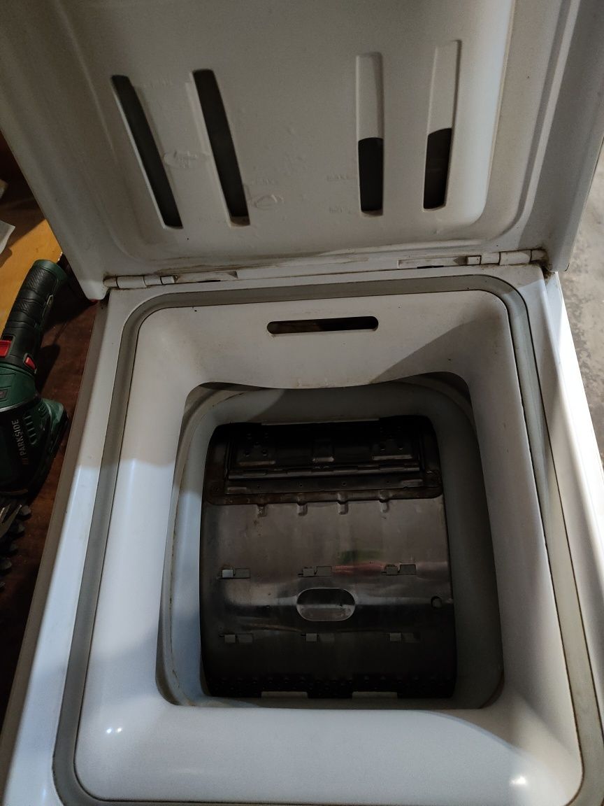 Продам вертикальную стиральную машину Whirlpool AWT2250/1