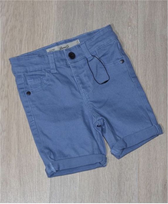 Блакитні шорти, чіно, чиносы