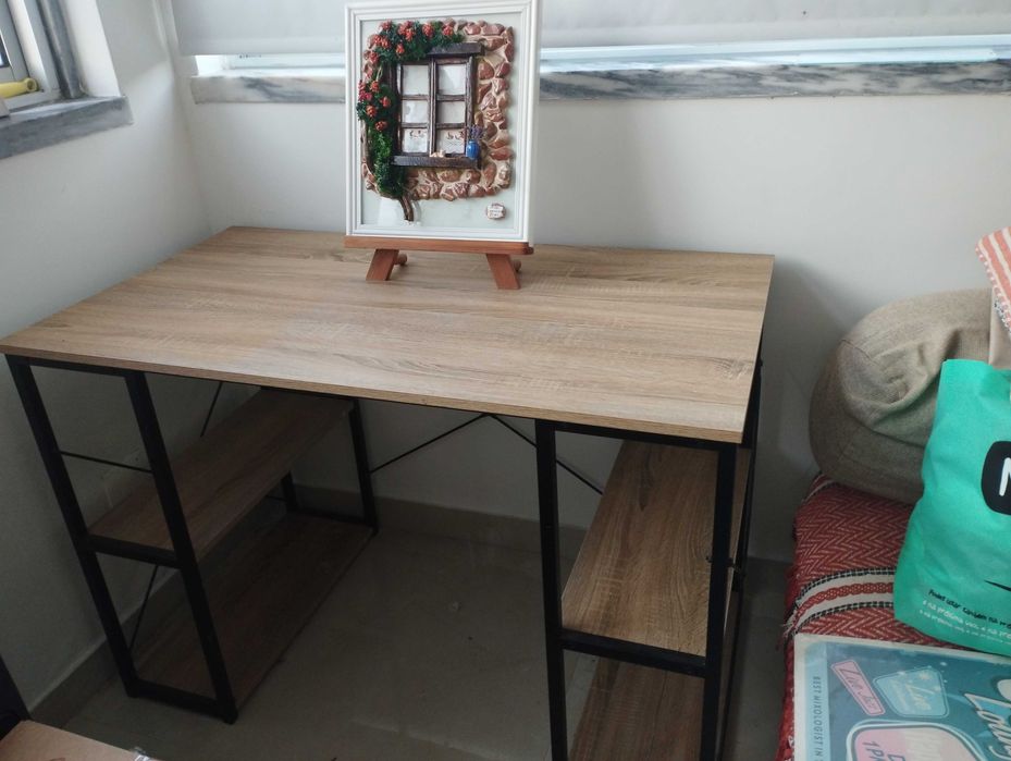 Secretária em óptimo estado