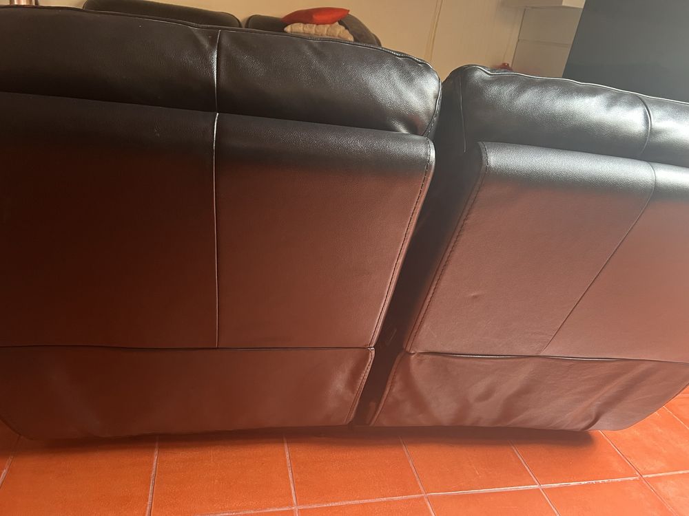 Sófa em pele preto