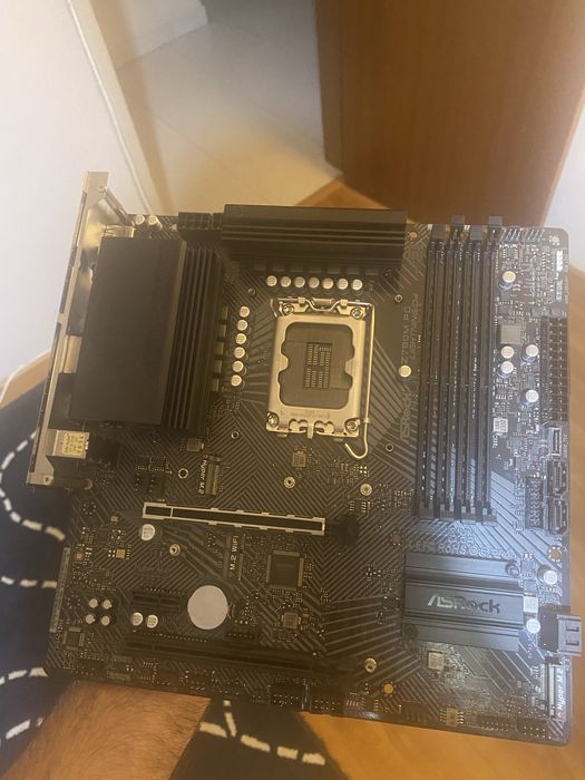 Asrock Z790m pg lightning ddr4