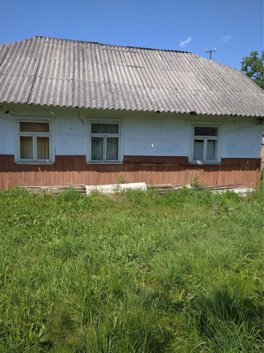 Продається земельна ділянка зі старим будинком в с. Сваричів