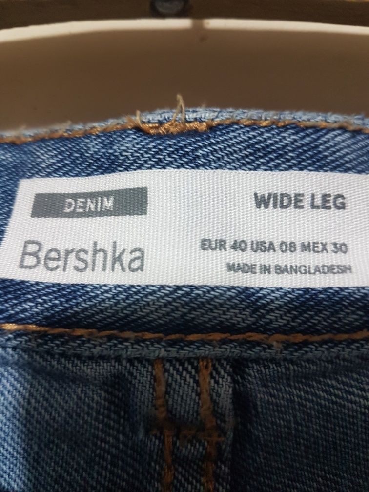 Spodnie jeansy roz.40 Bershka nogawki szerokie, proste