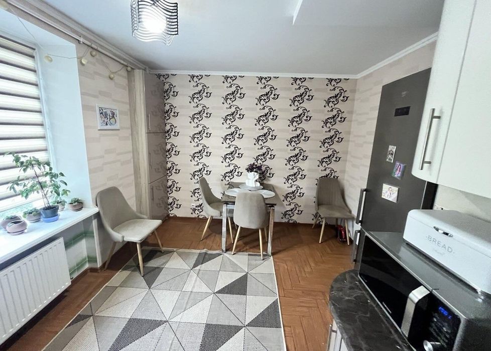 Оренда стильної трикімнатної квартири в Гречанах