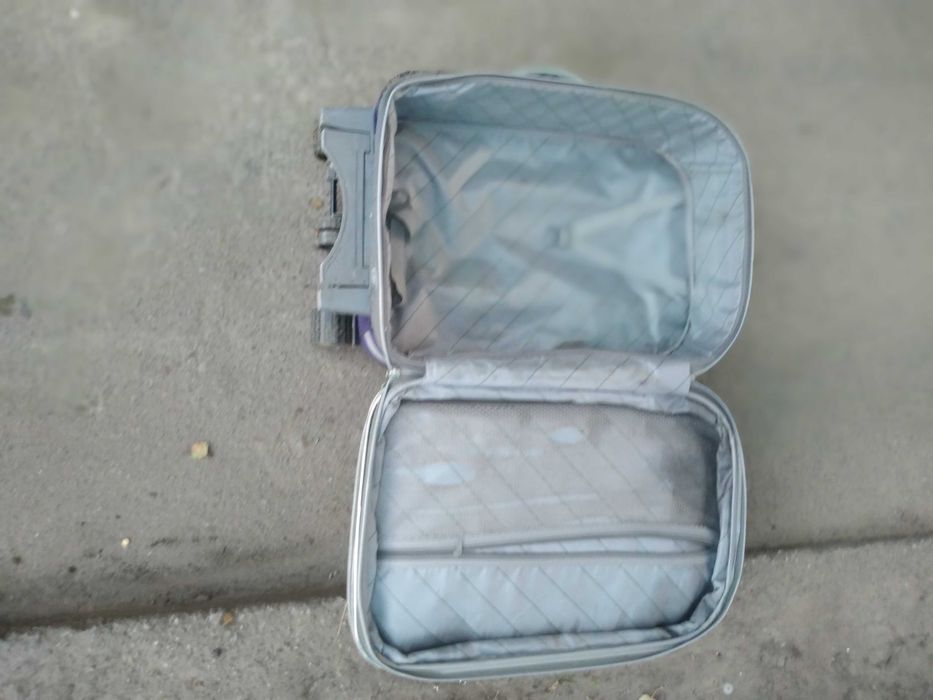 Продам валізу на колесах