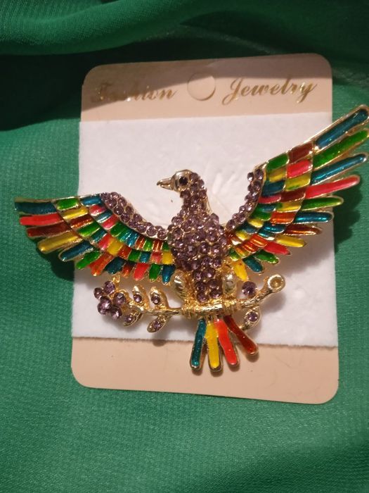 Продам брошки нові